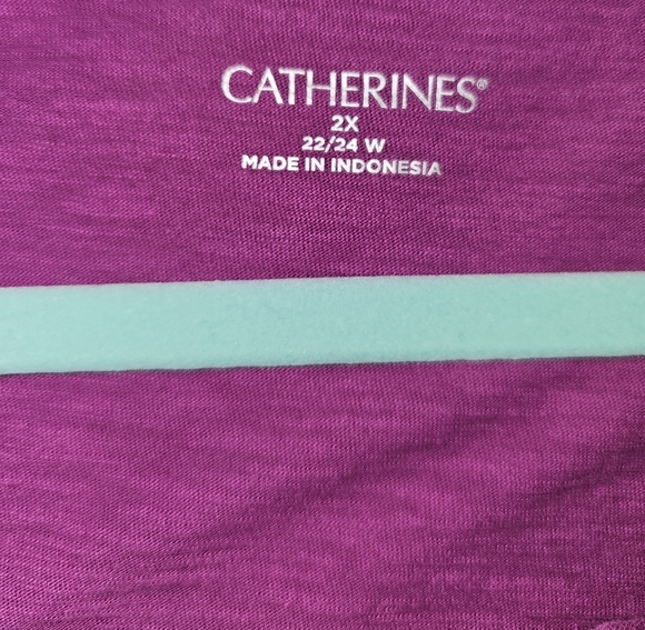 Catherine's Pink Magenta Shortsleeve, T-Shirt, Embroidery Scoop V-neck 2X - Picture 6 of 9